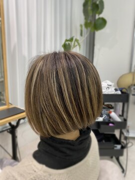 スイ(sui) 白髪ぼかし　ハイライトバレイヤージュ