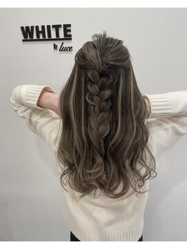 アンダーバーホワイト 阪神西宮店(_WHITE) イルミナ外国人風ハイライトカラー　デザインカラー