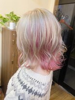 ヘアークルーズピース (hair cruise Piece) ホワイトベージュ×ピンク×ミディアムなウルフで♪