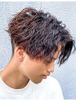 メンズフィール 南森町(MENS FEEL)&nbsp;スーツ短髪ツーブロック束感モテる黒髪波巻きパーマ流行