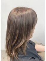 ヴォーグ美容室 橘店&nbsp;グレイヘアボカシの表面細めハイライト