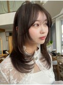 顔周りカットミディアムレイヤーハッシュカットシースルーウルフ