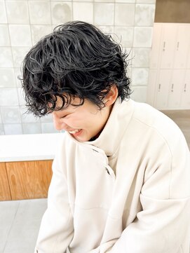 トゥコ(tuco) ショートパーマ　ウルフパーマ　スパイラル　くるくる　黒髪