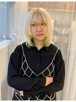 ナナ(NANA)&nbsp;ホワイト/ブロンド/グリーン/ブリーチ/カラー/レイヤーカット