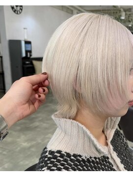 アルトラ(ALTLA) ショートウルフ×ホワイト