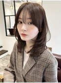 簡単にスタイリングできるレイヤーカットと透明感ベージュ