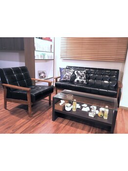 ＜新富町徒歩1分＞上質感の中にホッと落ち着く、リビングのような寛げる空間―帰ってきたくなる、Myサロン