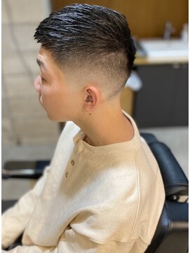 フランクスバーバー アンド ビアークラブ(FRANK'S BARBER and BEER CLUB) スキンフェードクロップショートレイヤーバズテクノ