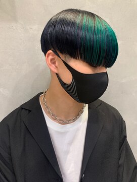 トルネード(TORNADO) 刈り上げ韓国マッシュの黒髪×セクションカラーグリーン