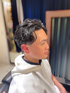 エヌドットバーバー ギンザ(N.BARBER GINZA) ツーブロック/マッシュパーマ/センターパート