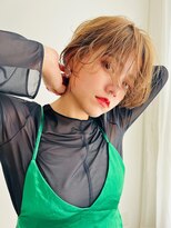 ロイジー(roijir)&nbsp;表参道roijir かきあげバング×イエローカラー