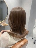 ミディアムレイヤー／ブリーチなし／ミルクティーベージュ