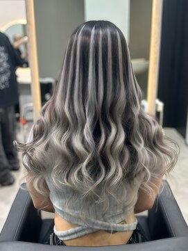 ラピス 福岡天神店(Lapis) エクステでホワイトシルバーバレイヤージュ