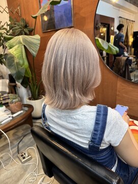 チャプター 問屋町(chapter) ケアブリーチホワイトミルクティーカラー顔まわりレイヤーカット