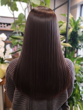  光を纏う天使の輪♪髪質改善で叶える劇的艶めきロング 