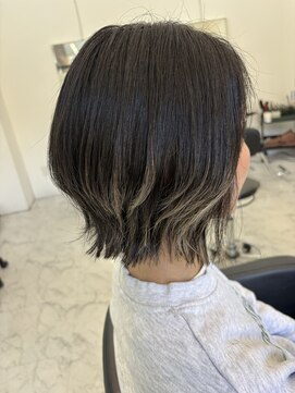 レプリカ 上大岡(Replica) くびレイヤーボブ、裾カラー風