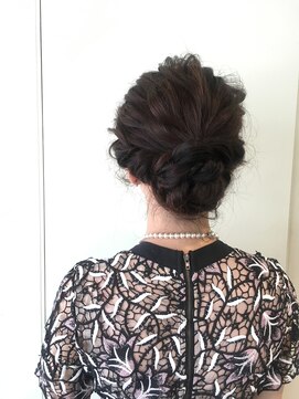 ピエドプールポッシュ(PiED DE POULE POCHE) トップを引き出したまとめ髮