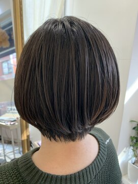 ローレン(Loren) 暗髪大人ナチュラルショートボブ