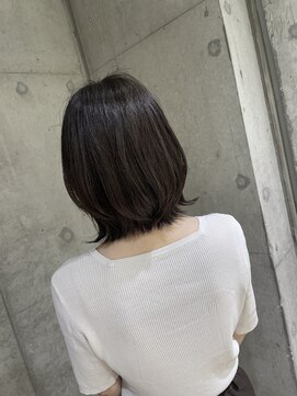 リビンバイアフロート(Livin by afloat) レイヤーボブ ネイビーグレージュ おおたかの森