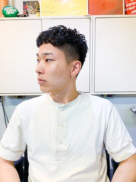 メリケンバーバーショップ フクオカ(MERICAN BARBERSHOP FUK) ハイライトマッシュパーマウルフアッシュブラック