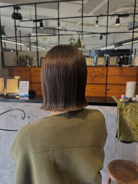 サーカス(circus) 切りっぱなしボブ×オリーブベージュ