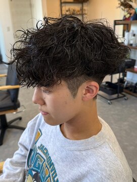 フゥ 宇都宮(FeU) 栃木メンズ波巻きスパイラルパーマシャドウパーマツイストパーマ