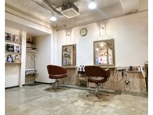 BGMにはジャズピアノが流れていてスローライフでくつろげる空間