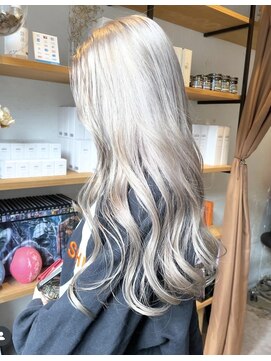 エイト 福岡天神店(EIGHT fukuoka) ホワイトベージュ