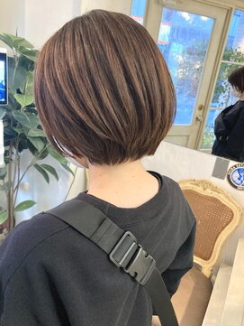 アミュレ(Amule) 赤味なしブラウンまるみショートボブ美肌カラー