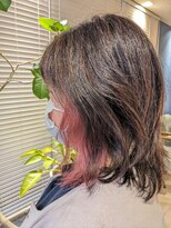 アース 三田南ウッディタウン店(HAIR&MAKE EARTH)&nbsp;20代30代40代インナーカラーピンクベージュ外ハネ無造作クセ毛風