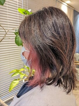 アース 三田南ウッディタウン店(HAIR&MAKE EARTH) 20代30代40代インナーカラーピンクベージュ外ハネ無造作クセ毛風
