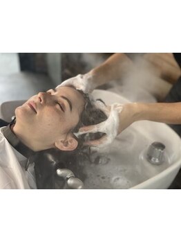 全メニューに癒しのプチスパ体験。ヘッドスパで頭皮もすっきり