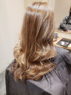 ミリ 国分寺(Mili) ベージュカラー&レイヤースタイル