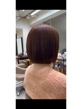 アローム(alom) ピンクブラウン×切りっぱなしボブ