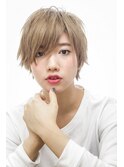 エッジィなピュアショート。