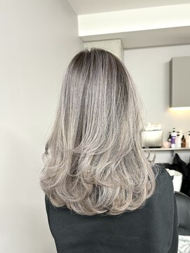 ヴレ(vrai) バレイヤージュ/シャドールーツ/エアータッチ/ブリーチ