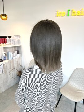 イロアイ(iro I) オリーブグレージュ×ホワイトミルクティー