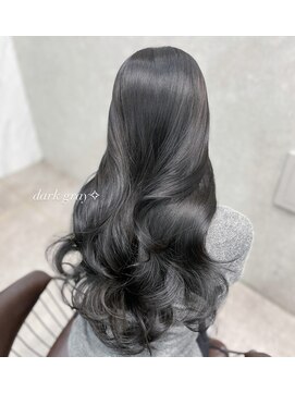 ロンド レア 天神大名店(Lond Le’a) ホワイトブロンド/外ハネボブ/美髪/ワイドバング/ブルーブラック