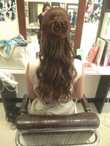 結婚式およばれウエーブハーフアップ