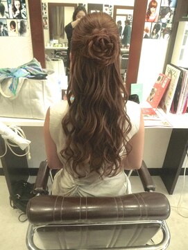 ヘアセットサロンエッジ(Edge) 結婚式およばれウエーブハーフアップ