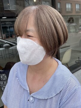 ノア(noa.) 『脱白髪染め』明るいベージュのグレイカラー