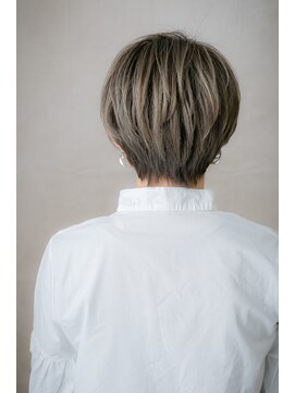 カバーヘア ブリス 戸田公園西口店(COVER HAIR bliss) グレイアッシュ小顔クールショート302Y戸田公園10代20代30代!