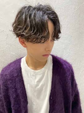 フィフスワン(fifth one) 波巻きパーマセンターパートツイストスパイラルパーマ刈り上げ