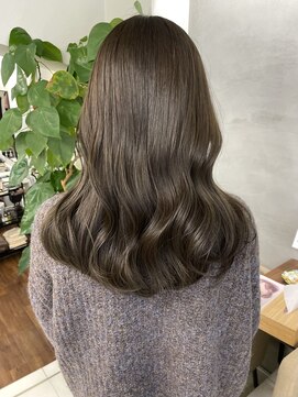 インビテーション(invitation) オリーブベージュ オリーブグレージュ 赤み消し 前撮りカラー