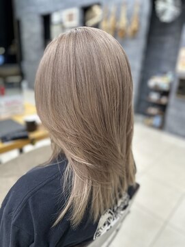 ラウル(Laulu) デザインカラー/レイヤーカット/ウェットヘア/オリーブベージュ