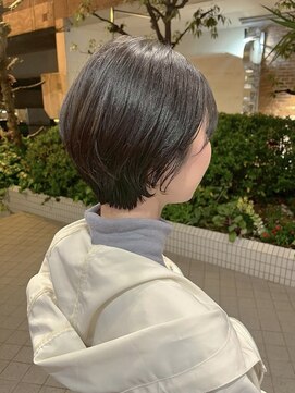 リュミエ ドゥ マッシュ(Lumier de mashu) 女性らしい丸みあるシルエットのショートカット