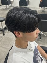 ヒュイル バイ ニアウ(Hwyl by Niau) センターパートニュアンスパーマ毛流れカットメンズカットパーマ