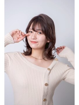 ルフュージュ バイ プロデュース 相模大野店(Refuge by Produce) 外ハネミディアム/ココアブラウン/バタフライカット