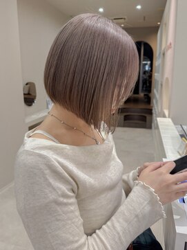 ニモ(NIMO.) ミニボブ ラベンダーベージュ 切りっぱなしボブ