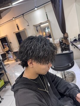 アイズ 海老名(AIZU) ツイストスパイラルパーマ　縦落ちパーマ　センターパートウルフ